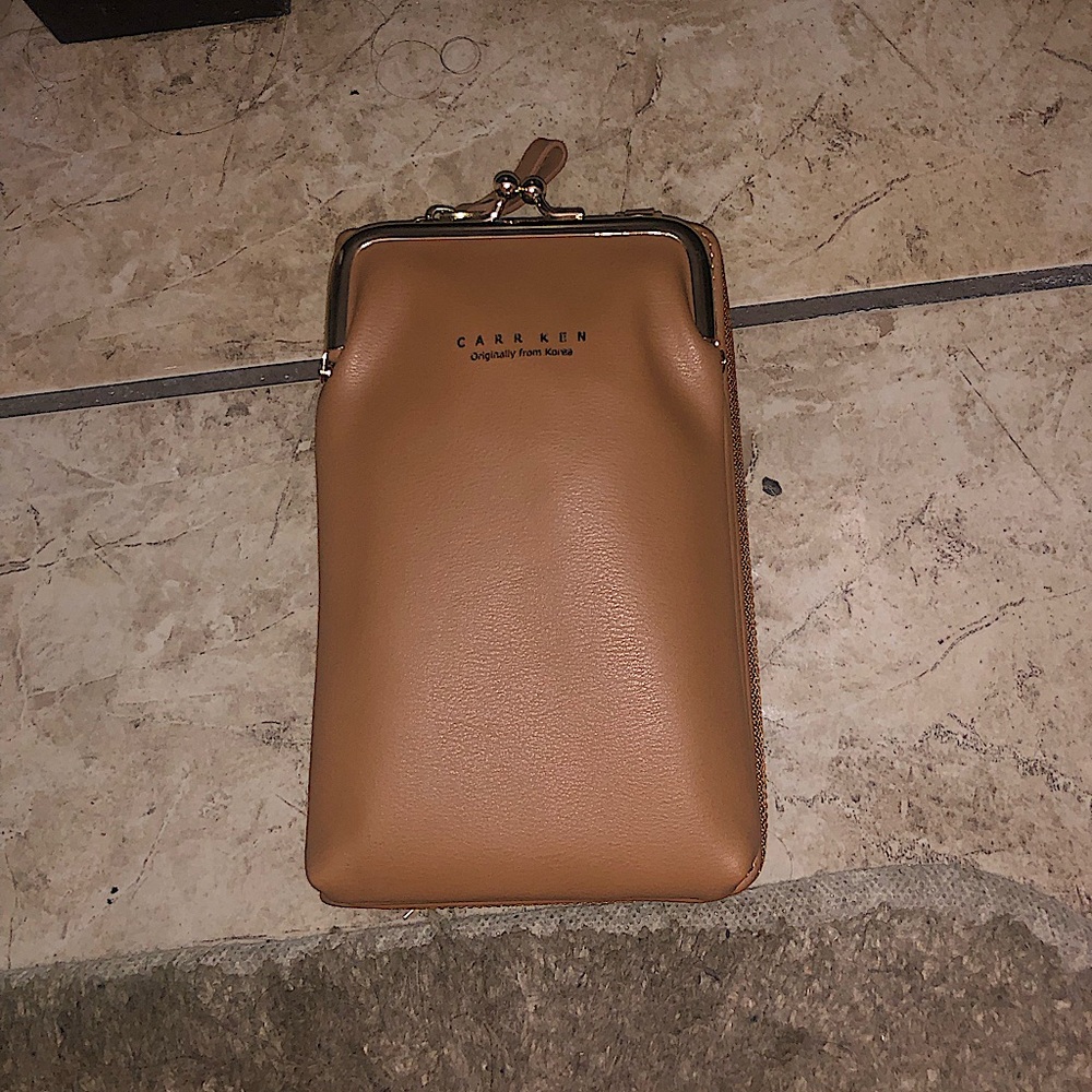 Carr Ken Crossbody Wallet with Cell Phone Holder